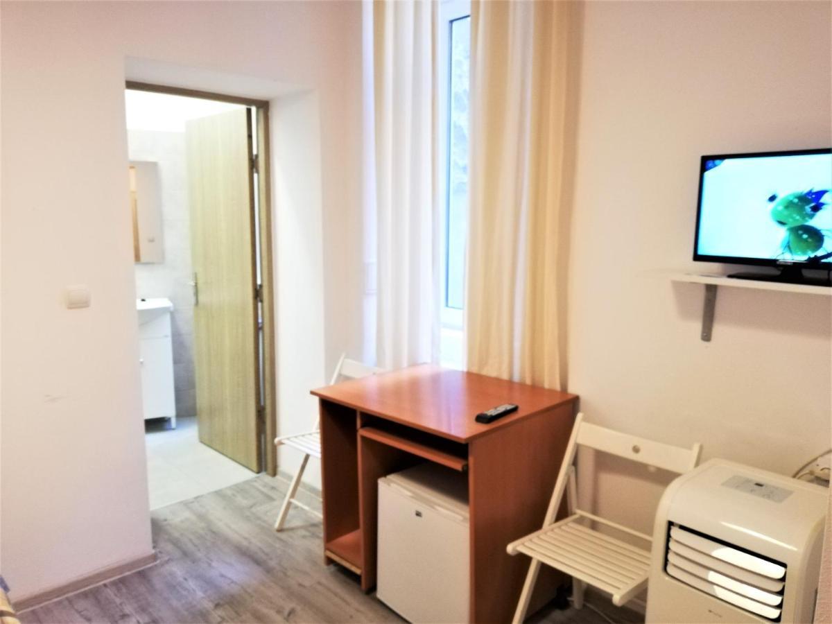 Апартаменты Studio Piata Amzei 1 Бухарест Экстерьер фото
